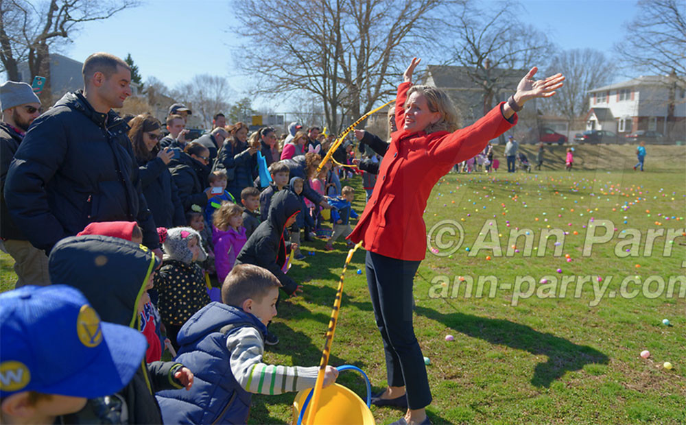 North Merrick, New York, USA. March 31, 2018. Nassau County Executive LAURA CURRAN flings her arms up high after cutting the yellow tape to start the Egg Hunt at Eggstravaganza, held at Fraser Park.